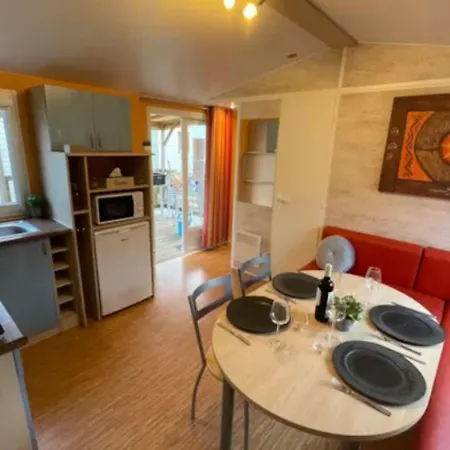 Mobil Confortable - 5 Pers. - Api-1-52-2155 Campsite *